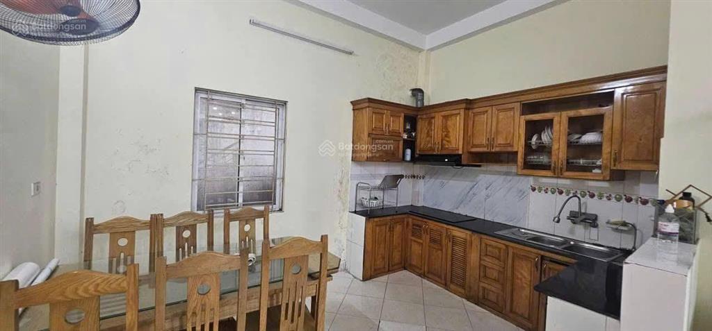 Thụy khuê gần phố 32m2 xây 5 tầng, mặt tiền 3.7m. nhà đẹp giá đầu tư.