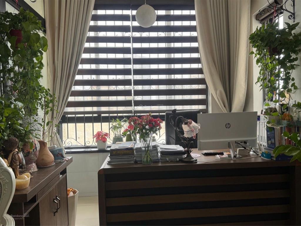 Xuân la  tây hồ 75m2, 2 ngủ, 1 khách, bếp, wc, ban công rộng rãi. view trọn hồ tây.