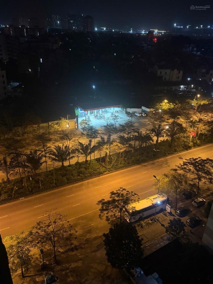 Xuân la  tây hồ 75m2, 2 ngủ, 1 khách, bếp, wc, ban công rộng rãi. view trọn hồ tây.