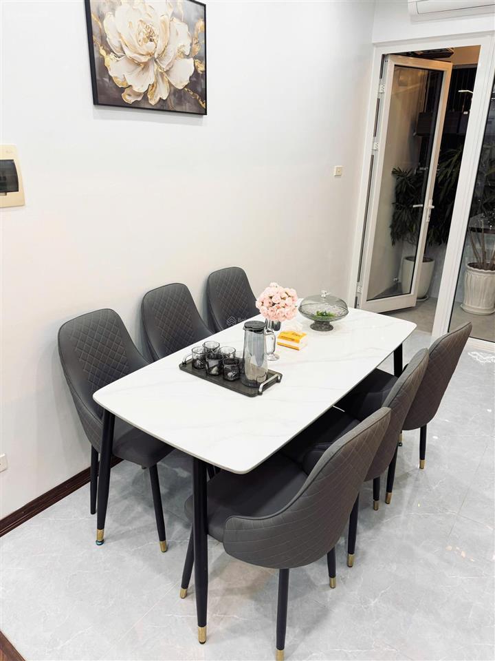 Bán căn hộ chung cư 18t1 lê văn lương, yên hòa. 107m2 3pn 2vs full đồ, 8,2 tỷ.  0983 237 ***