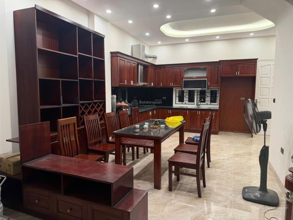 Cho thuê nhà riêng khu vực mạc thái tổ, yên hòa, cầu giấy. 45m2 x 5 tầng, giá 18tr/tháng.0983 237 ***