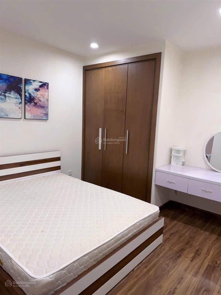 Cho thuê nhà phân lô đường dịch vọng, cầu giấy. 50m2 x 4 tầng,mt 5m. full đồ, 18tr/tháng.0983 237 ***