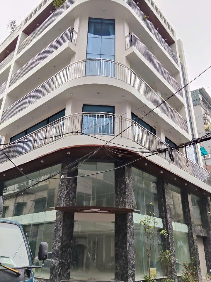 Cực đẹp, cực hiếm Hoàng Hoa Thám 9 tầng thang máy, 3 mặt tiền, 150 triệu/ tháng hơn 50 tỷ