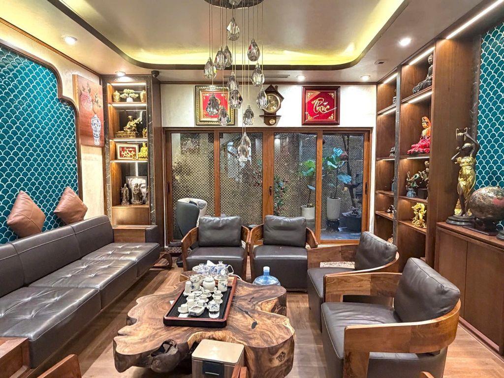 View hồ Hoàng Cầu 7 tầng thang máy Văn phòng, nội thất đẹp hơn 60 tỷ