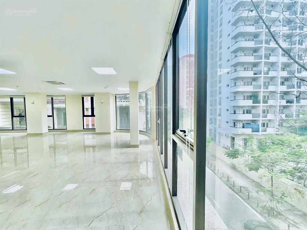 Cần cho thuê gấp văn phòng phạm tuấn tài 150m 30tr lô góc 2 mặt tiền full kính