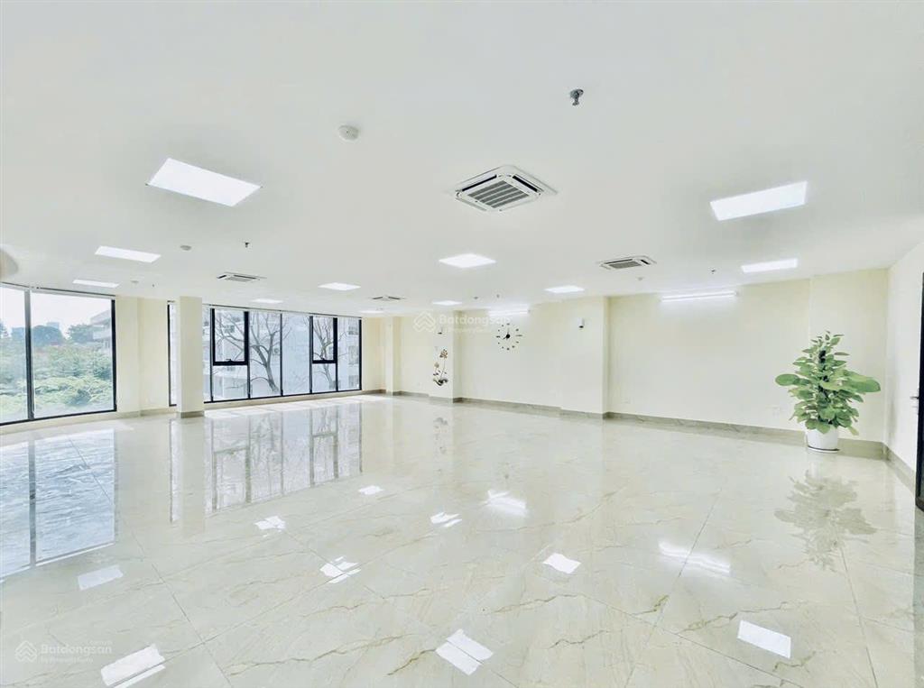 Cần cho thuê gấp văn phòng phạm tuấn tài 150m 30tr lô góc 2 mặt tiền full kính