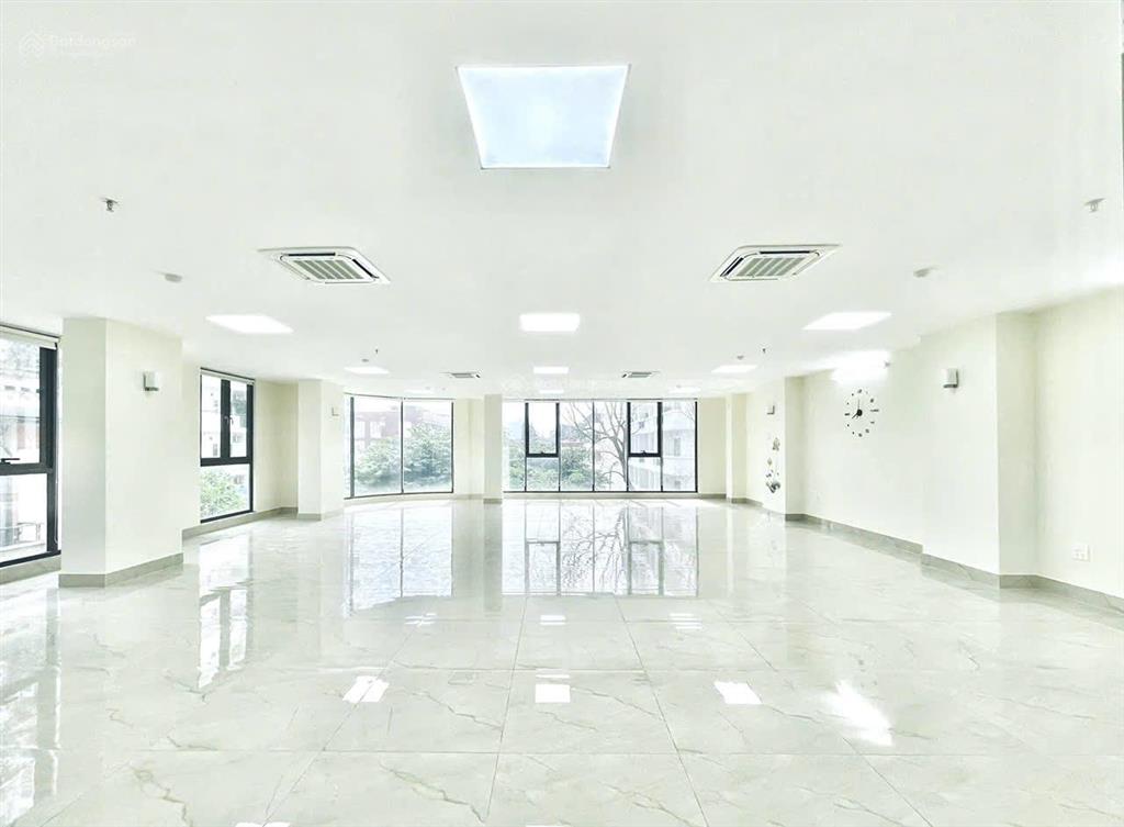 Cần cho thuê gấp văn phòng phạm tuấn tài 150m 30tr lô góc 2 mặt tiền full kính