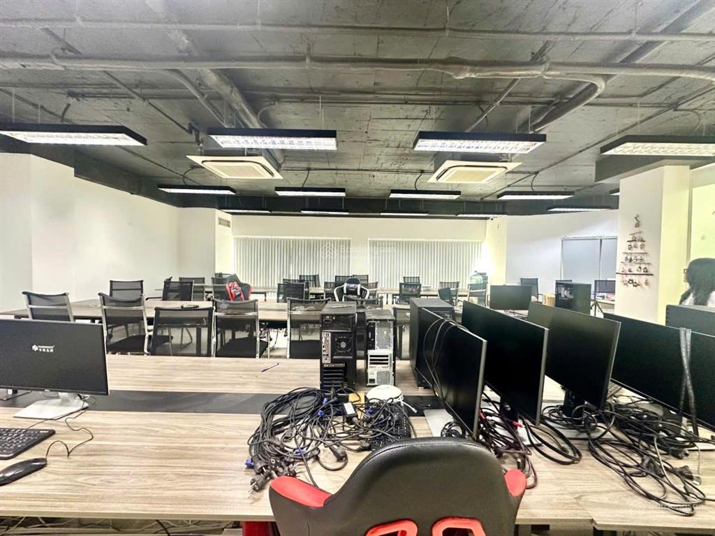 Cho thuê văn phòng sẵn nội thất trần thái tông cầu giấy 200m² 35tr