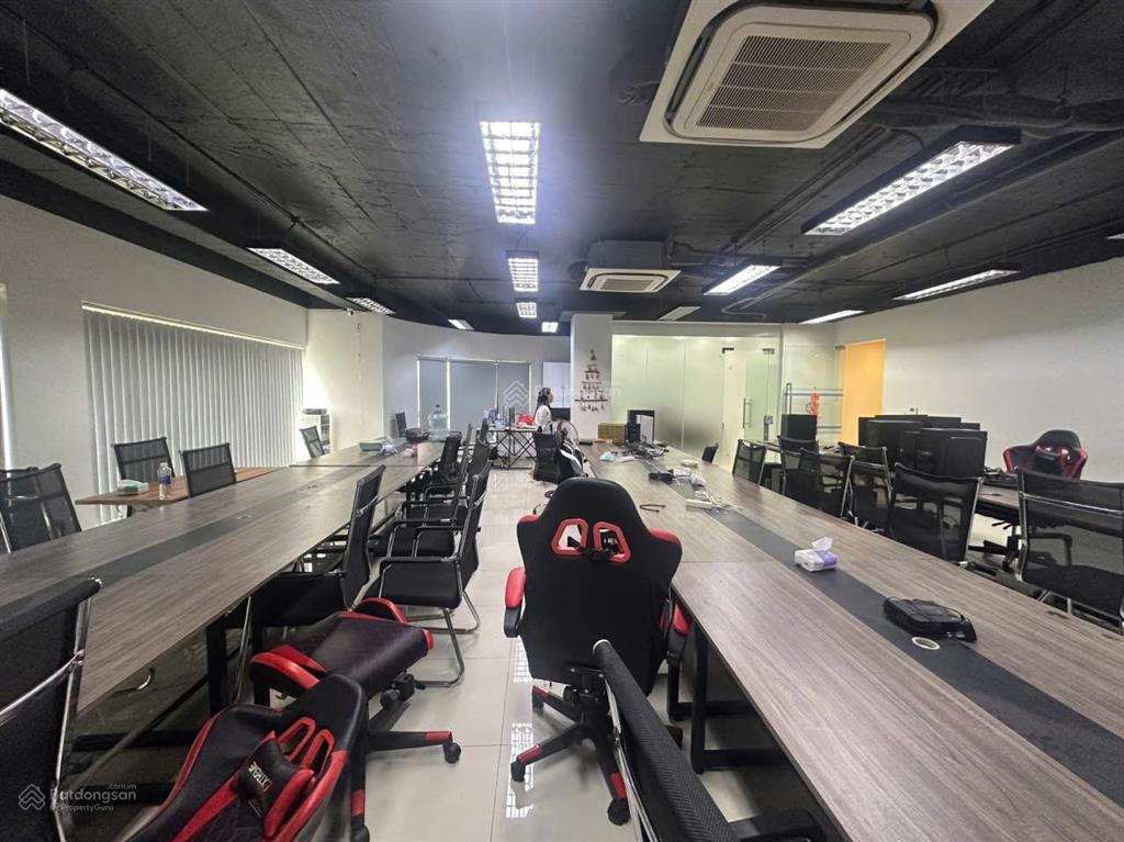 Cho thuê văn phòng sẵn nội thất trần thái tông cầu giấy 200m² 35tr