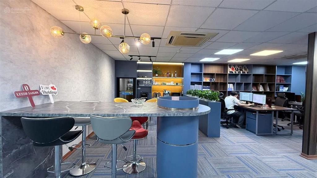 Cho thuê văn phòng tại duy tân, 40 triệu, 200 m2, tốt, giá tốt