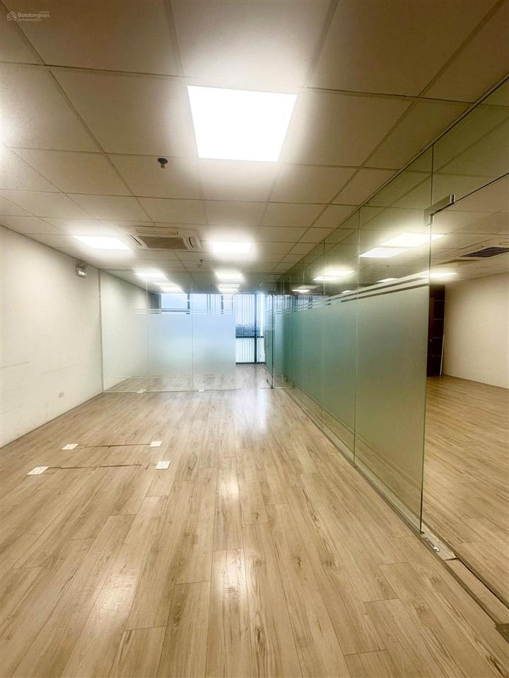 Cđt cho thuê văn phòng ngoại giao đoàn 220m2 cắt từ 110m2 ngăn sẵn phòng
