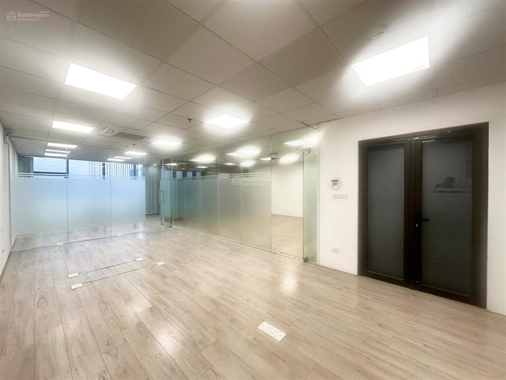 Cđt cho thuê văn phòng ngoại giao đoàn 220m2 cắt từ 110m2 ngăn sẵn phòng