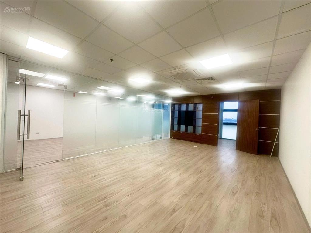 Cđt cho thuê văn phòng ngoại giao đoàn 220m2 cắt từ 110m2 ngăn sẵn phòng