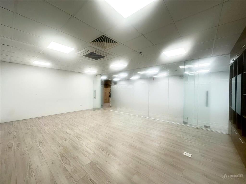 Cđt cho thuê văn phòng ngoại giao đoàn 220m2 cắt từ 110m2 ngăn sẵn phòng