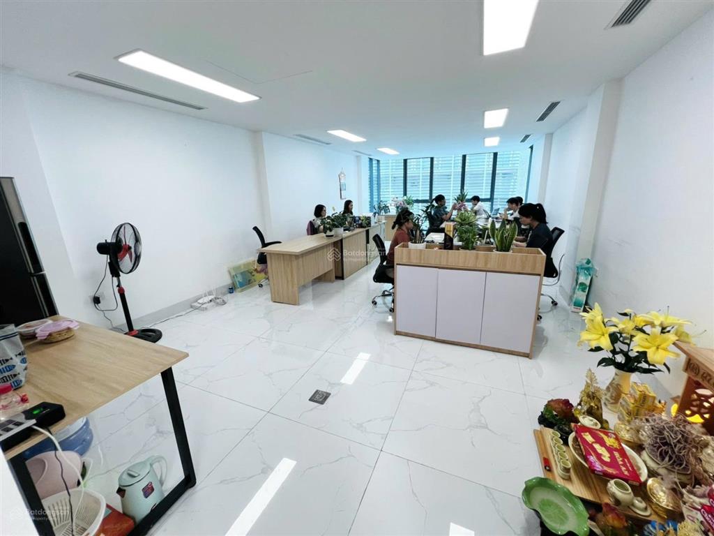 Cho thuê văn phòng 70m2, giá 13 triệu tại lê văn lương, nhân chính, thanh xuân