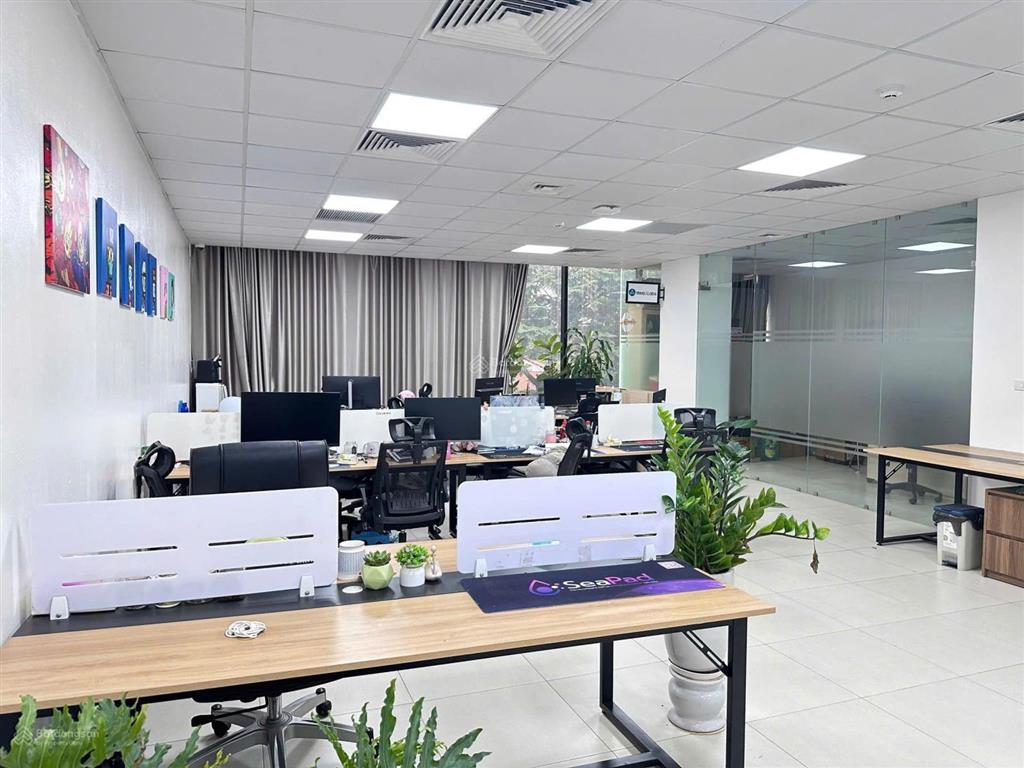 Cho thuê văn phòng duy tân 170m2 ngăn sẵn 3 phòng 36 triệu/tháng