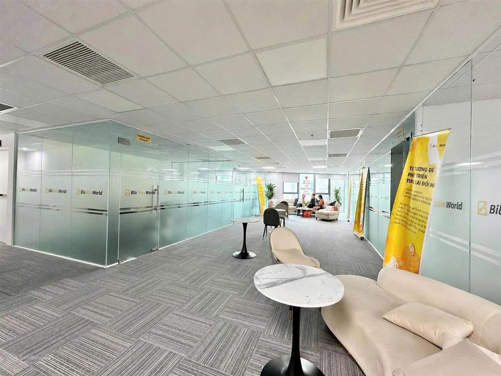 Cho thuê văn phòng hl building ngõ 82 duy tân, 350m2 cắt từ 70m2, 310k/m2/th