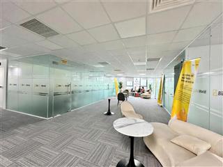 Cho thuê văn phòng hl building ngõ 82 duy tân, 350m2 cắt từ 70m2, 310k/m2/th