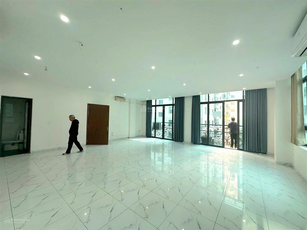 Cho thuê văn phòng khúc thừa dụ 90m 15 triệu/tháng