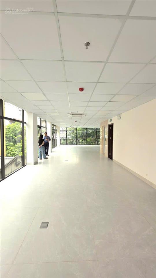 Cho thuê văn phòng tại hoàng cầu, 22 triệu/tháng, 120m2, hàng hiếm giá cực chất