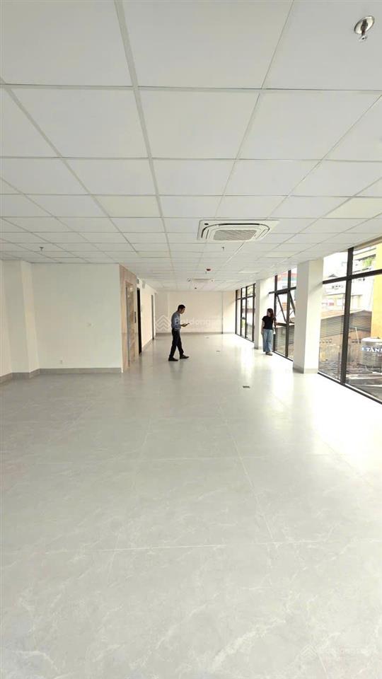 Cho thuê văn phòng tại hoàng cầu, 22 triệu/tháng, 120m2, hàng hiếm giá cực chất