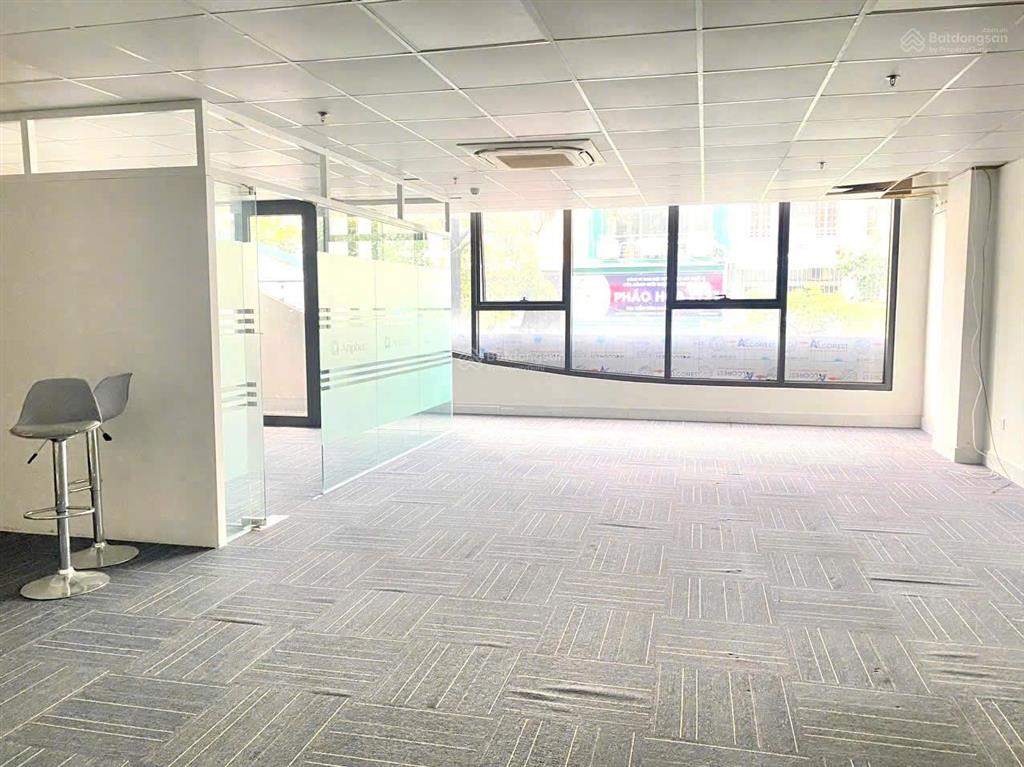 Cho thuê văn phòng trung kính 120m2, 26tr/tháng