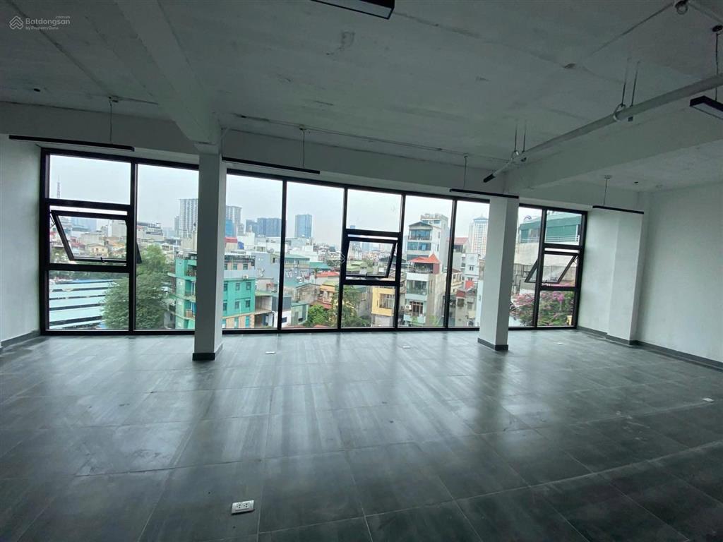 Cho thuê gấp văn phòng hoàng cầu 130m2 23tr/tháng