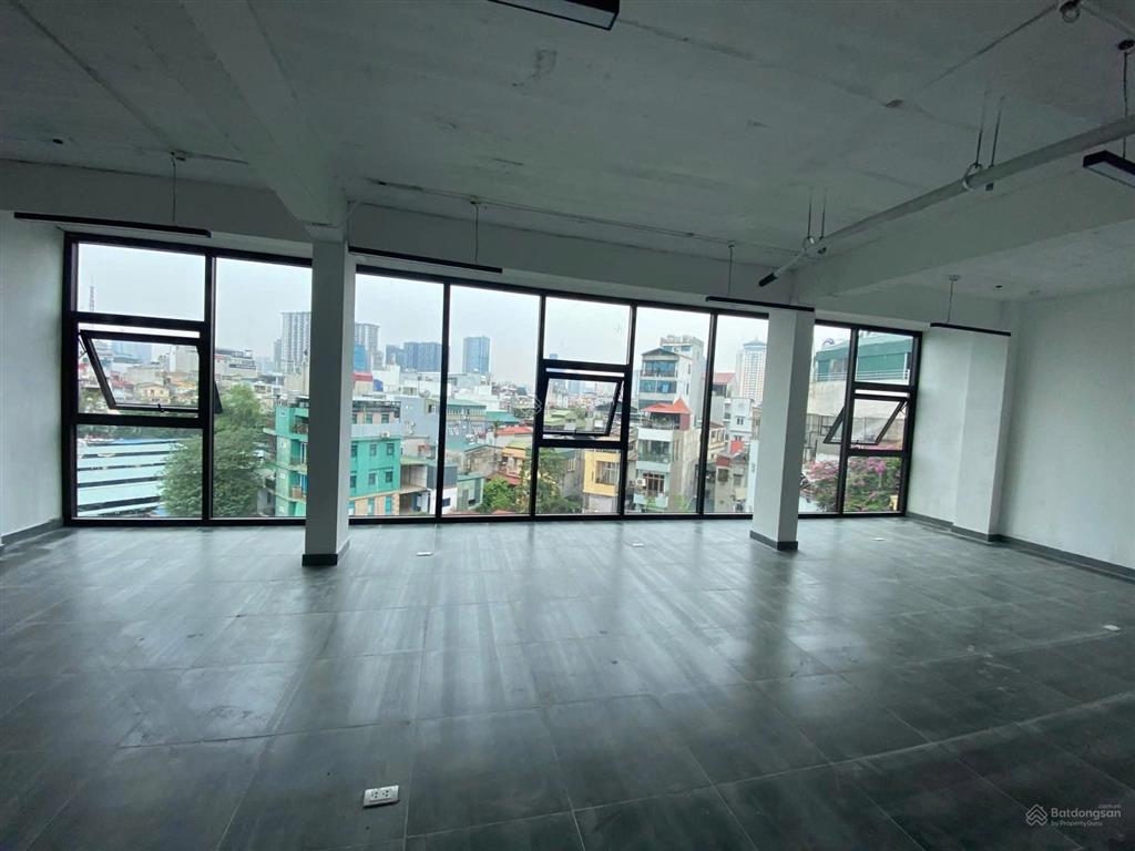 Cho thuê gấp văn phòng hoàng cầu 130m2 23tr/tháng