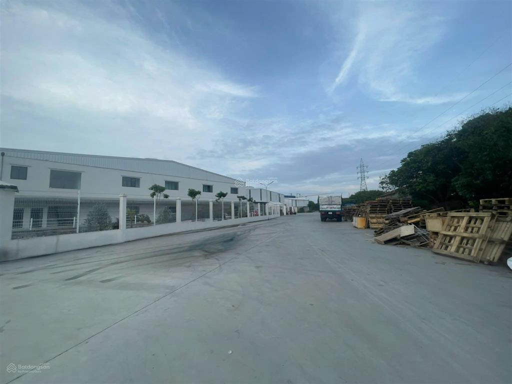 Cần chuyển nhượng lô đất ccn cao an hải dương. giá 2,856 triệu/m2. dt 1ha