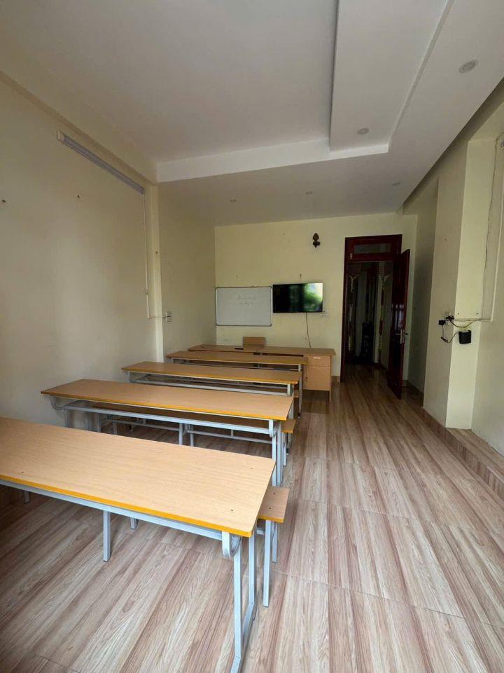 Cho thuê lâu dài nhà mặt phố khu Đông Nam Cường, TP HD, 140m2, mt 8m, 3.5 tầng, vị trí đẹp, giá tốt