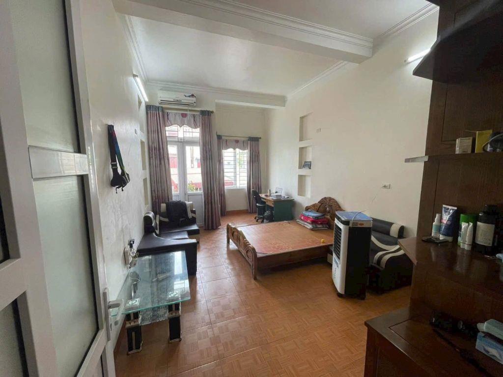 Bán nhà mặt ngõ 218 Vũ Hựu, ph Thanh Bình, TP HD, 80m2, mt 4m, 3 tầng, 3 ngủ, 2 vs, ngõ to