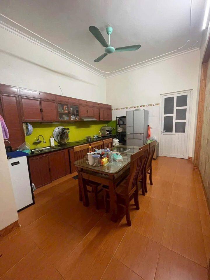 Bán nhà mặt ngõ 218 Vũ Hựu, ph Thanh Bình, TP HD, 80m2, mt 4m, 3 tầng, 3 ngủ, 2 vs, ngõ to
