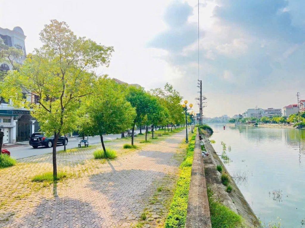 Bán lô đất mặt đường Lạc Long Quân, view sông, ph Hải Tân, TP HD, 126m2, mt 7m, giá rẻ