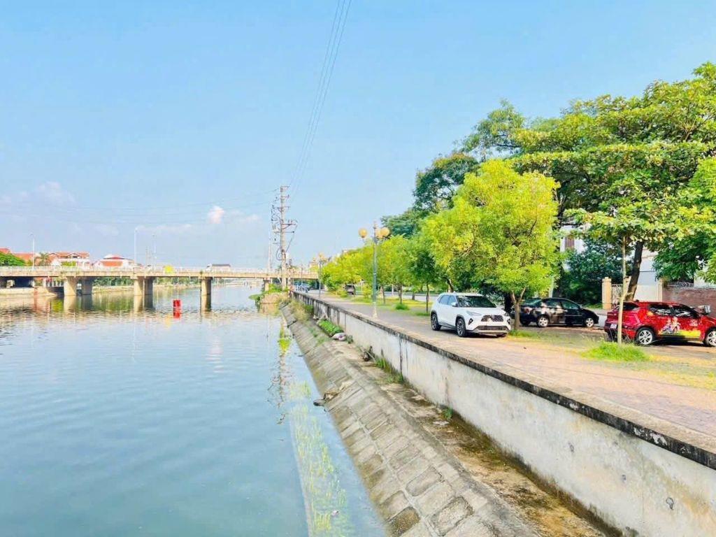 Bán lô đất mặt đường Lạc Long Quân, view sông, ph Hải Tân, TP HD, 126m2, mt 7m, giá rẻ