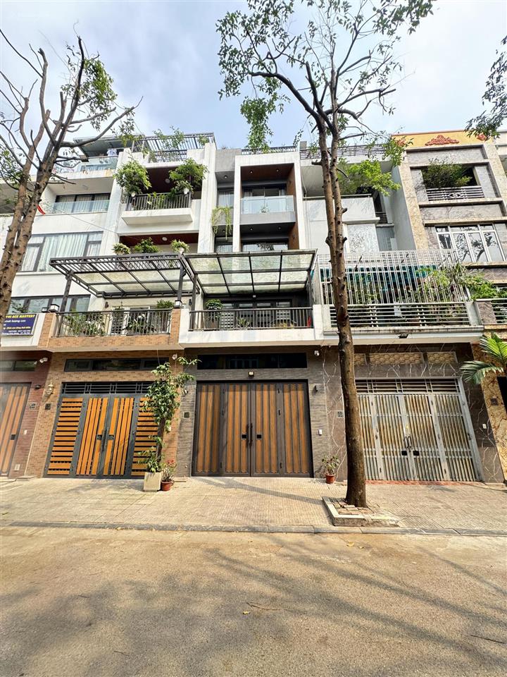 Nhà toàn gỗ  giá siêu rẻ  vị trí miễn bàn lk văn phú không lỗi gì 90m 19.9 tỷ
