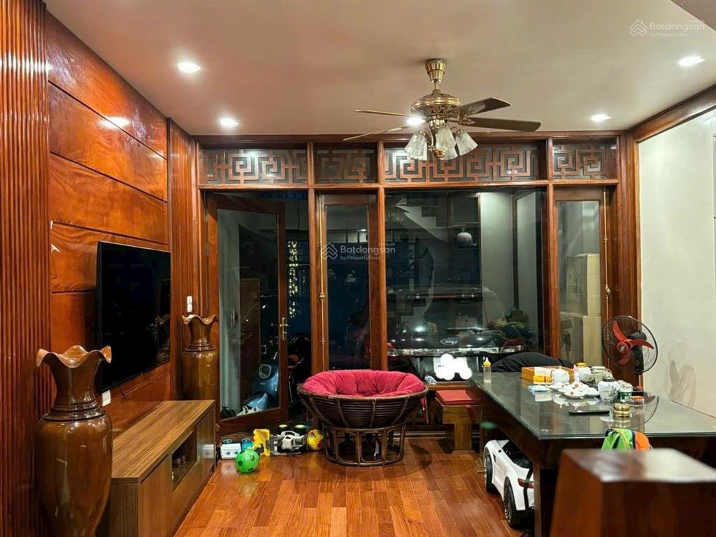 Nhà toàn gỗ  giá siêu rẻ  vị trí miễn bàn lk văn phú không lỗi gì 90m 19.9 tỷ