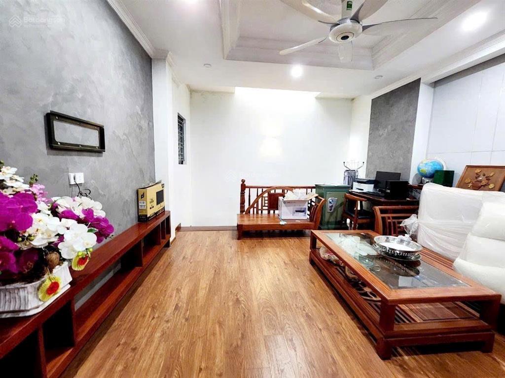 Nhà toàn gỗ  giá siêu rẻ  vị trí miễn bàn lk văn phú không lỗi gì 90m 19.9 tỷ