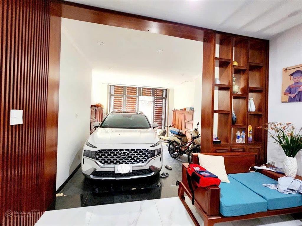 Nhà toàn gỗ  giá siêu rẻ  vị trí miễn bàn lk văn phú không lỗi gì 90m 19.9 tỷ