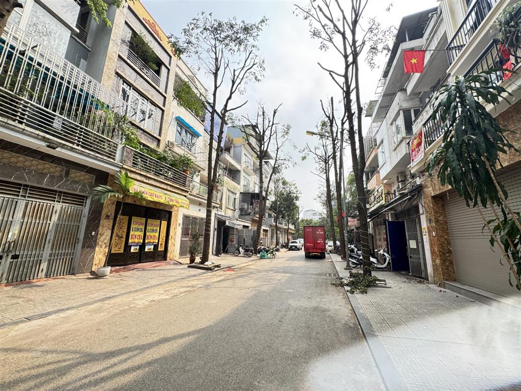 Nhà toàn gỗ  giá siêu rẻ  vị trí miễn bàn lk văn phú không lỗi gì 90m 19.9 tỷ