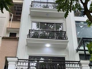 Thang máy xịn  vị trí hot  đối diện la casta văn phú  nhà đẹp miễn chê  kinh doanh