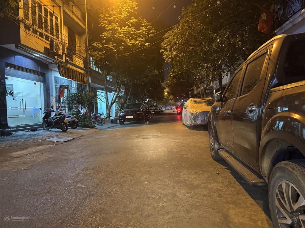 Đg ngô thì nhậm  6 tầng ô chờ thang máy  mặt đường 15m  phân lô vỉa hè kinh doanh