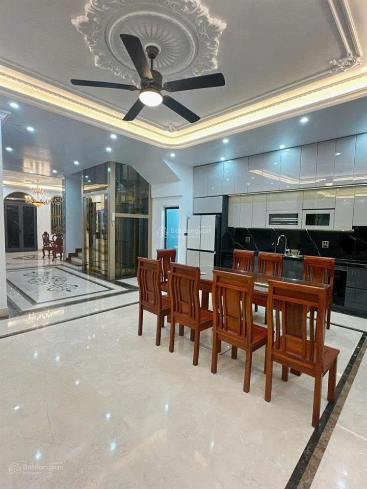 Thang máy xịn  83m mặt tiền 5m  nội thất xịn  căn duy nhất vào ở kinh doanh luôn