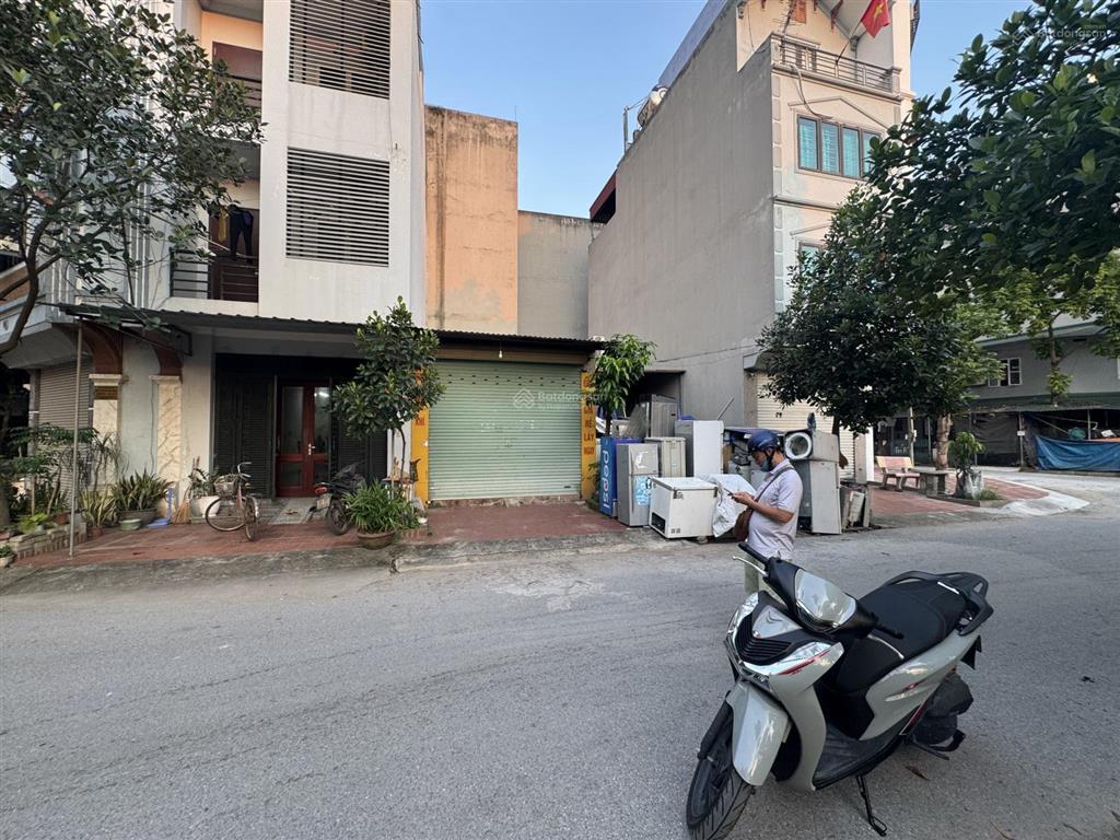 Bán gấp  view vườn hoa  cực thoáng không lỗi gì  2 vỉa hè 2 bên  rẻ nhất văn khê