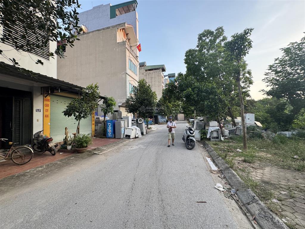 Bán gấp  view vườn hoa  cực thoáng không lỗi gì  2 vỉa hè 2 bên  rẻ nhất văn khê