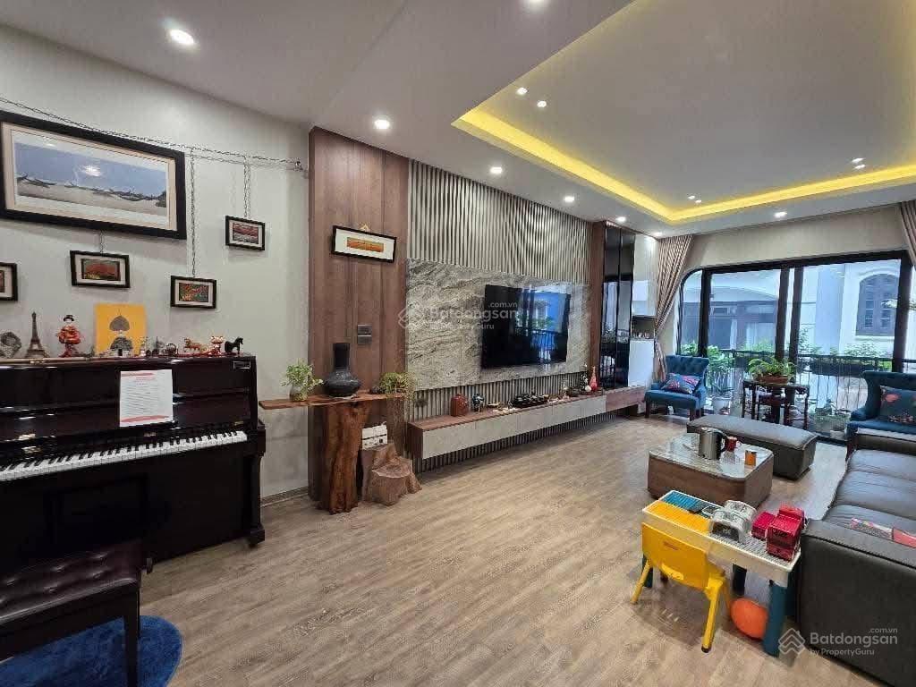 83m 5 tầng mt 5m  đường thông 3 ô tô tránh  hoàn thiện đẹp  lk kđt văn khê  không lỗi gì