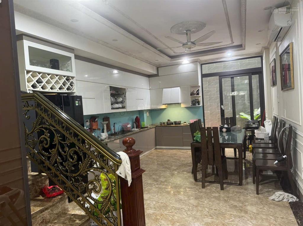 45m  5 tầng  mt 4.5m  mặt phố lý thường kiệt  đoạn phố thông 3 ô tô tránh  vỉa hè 4m