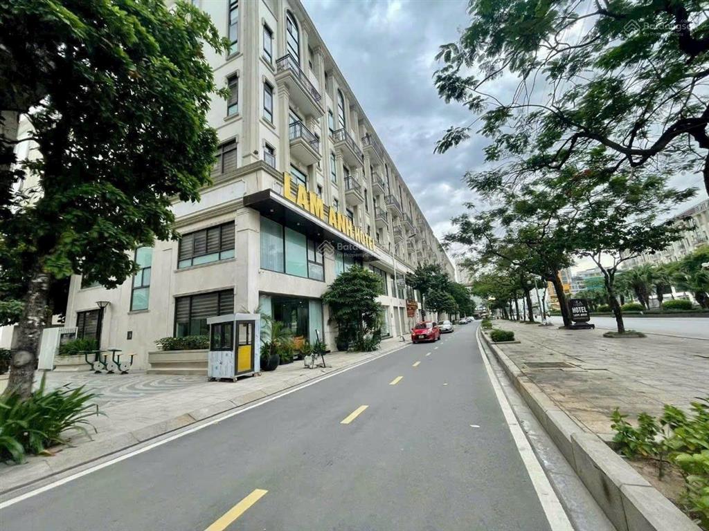 8 tầng thang máy  mt 7m 2 mặt đường trước sau  rẻ nhất himlam vạn phúc