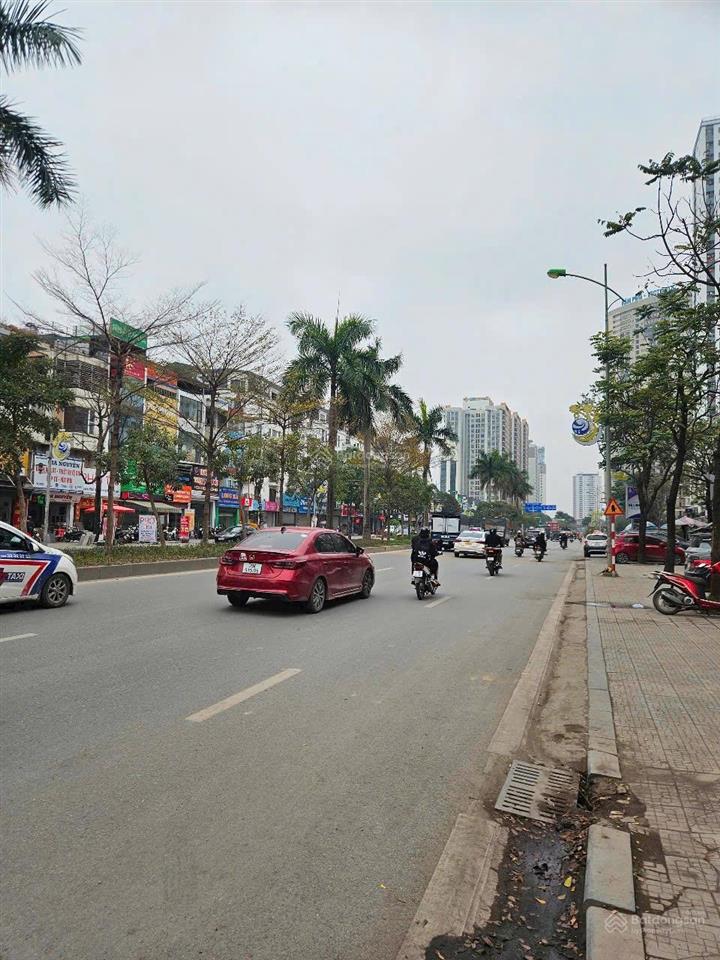 Mặt phố đường đôi  kđt văn phú  kinh doanh khét lẹt  giá hơn 200 triệu/m2