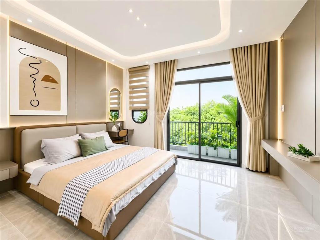 14.2 tỷ  5 tầng  mt 5m phân lô vỉa hè 3 ô tô tránh  đối diện kđt park city  dân xây chả lỗi