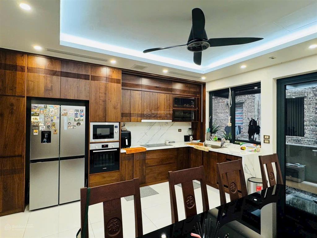 Thang máy vip  chân chung cư  trục chính 30m  kinh doanh đẳng cấp  giá năm kia